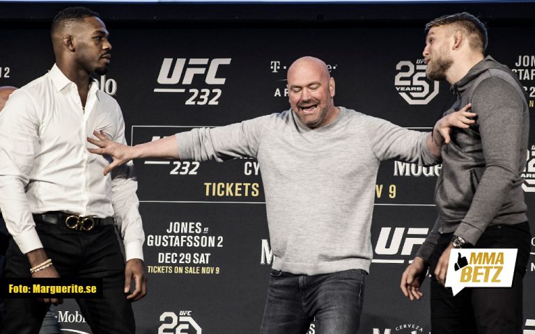 UFC 232 Alexander Gustafsson vs Jon Jones staredown